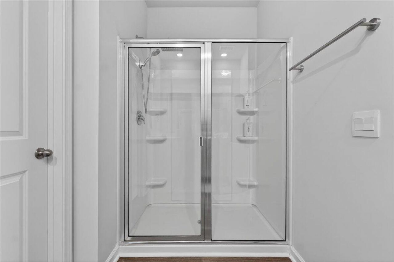 218 Watersglen Drive Photo 18