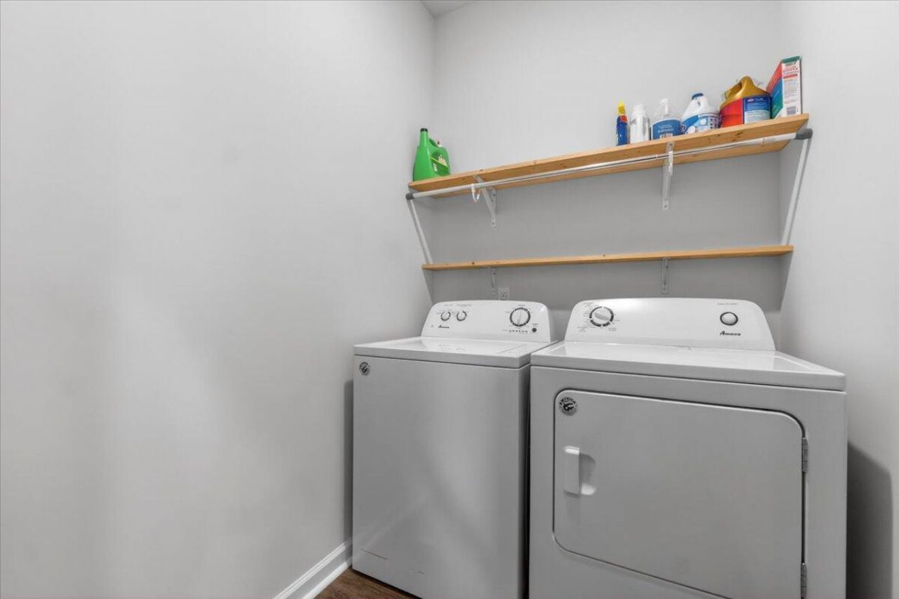 218 Watersglen Drive Photo 21