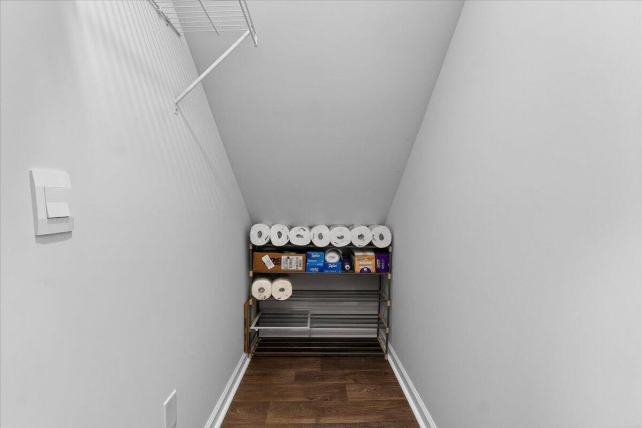 218 Watersglen Drive Photo 22