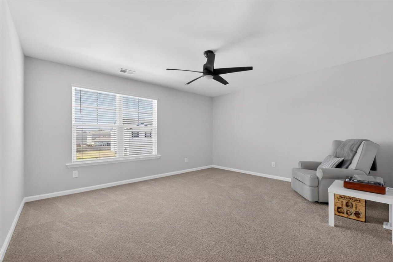 218 Watersglen Drive Photo 23