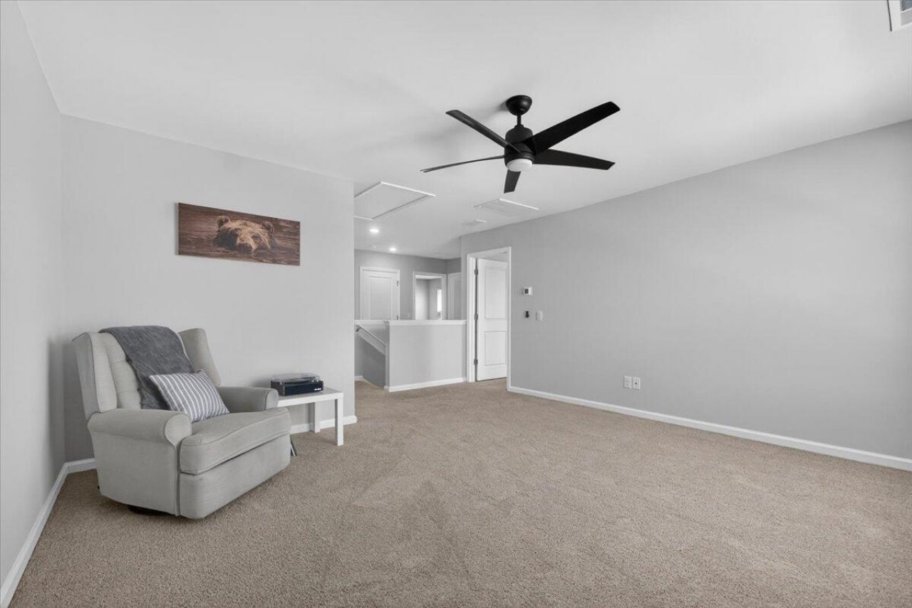 218 Watersglen Drive Photo 24