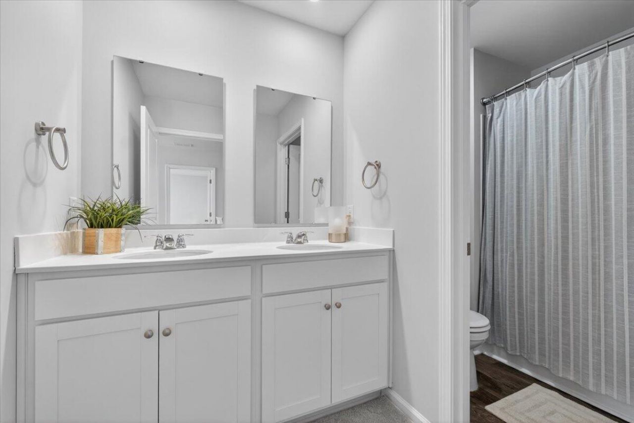 218 Watersglen Drive Photo 25