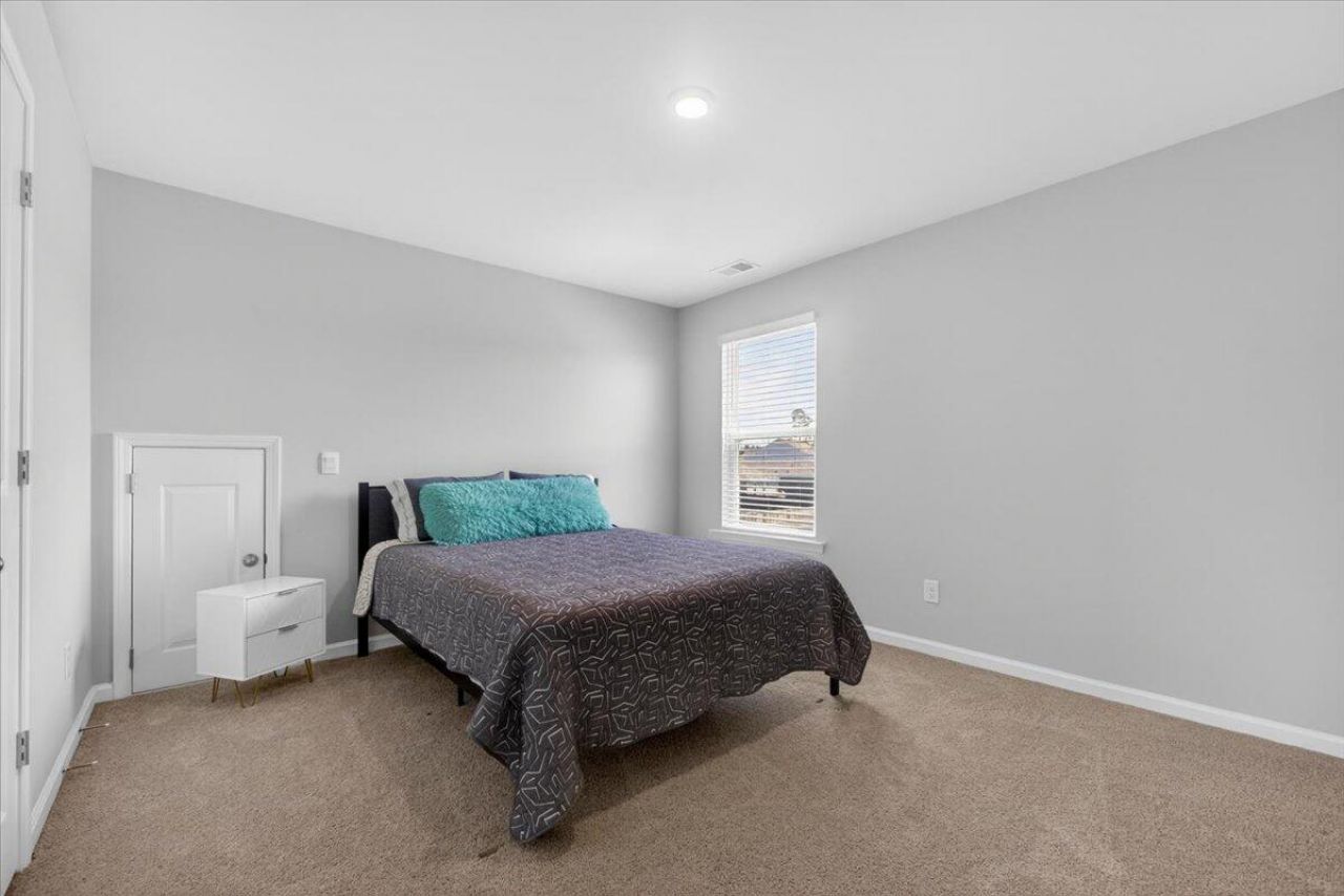 218 Watersglen Drive Photo 29