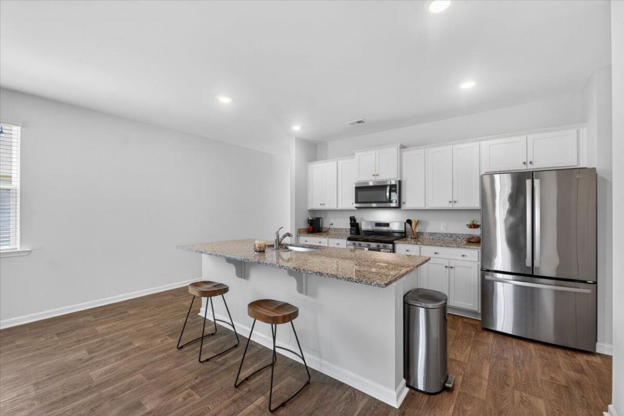 218 Watersglen Drive Photo 7