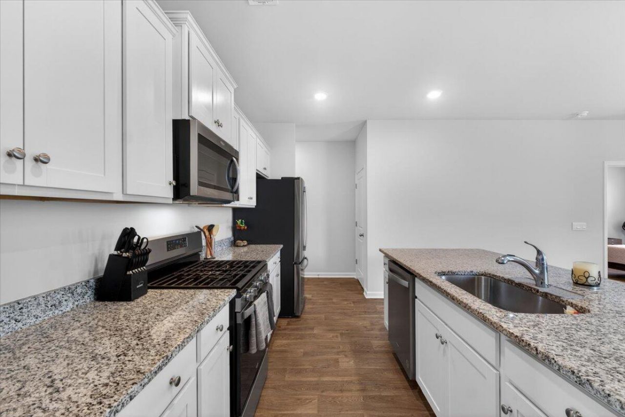 218 Watersglen Drive Photo 8