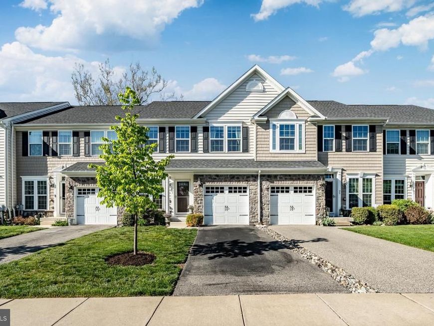 31 Hawkswell Circle, Oreland, PA 19075 Main Photo