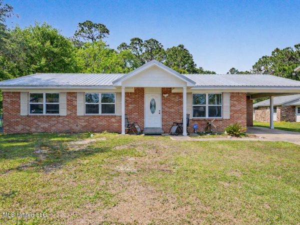 203 Lynn Circle, Pass Christian, MS 39571