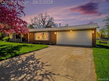 4488 Thorntree Drive, Burton, MI 48509