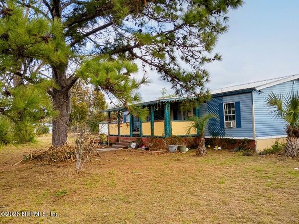 100 MAHOGANY Lane, Interlachen, FL 32148