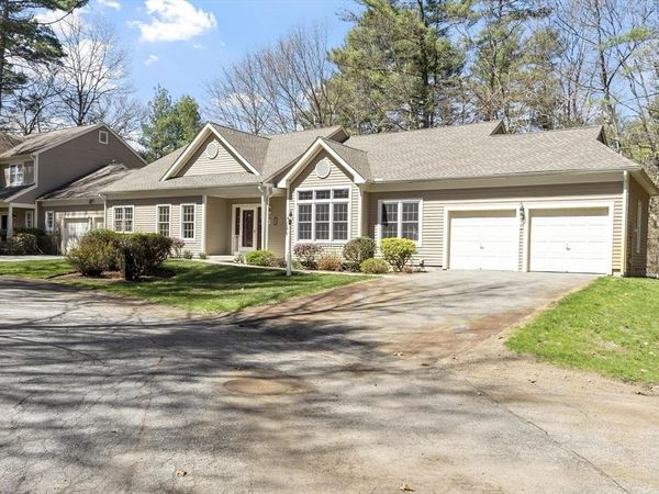 15 Pheasant Ln, Unit 15, Bedford, MA 01730