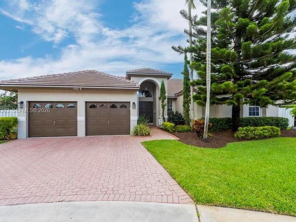 17921 NW 10th St, Pembroke Pines, FL 33029