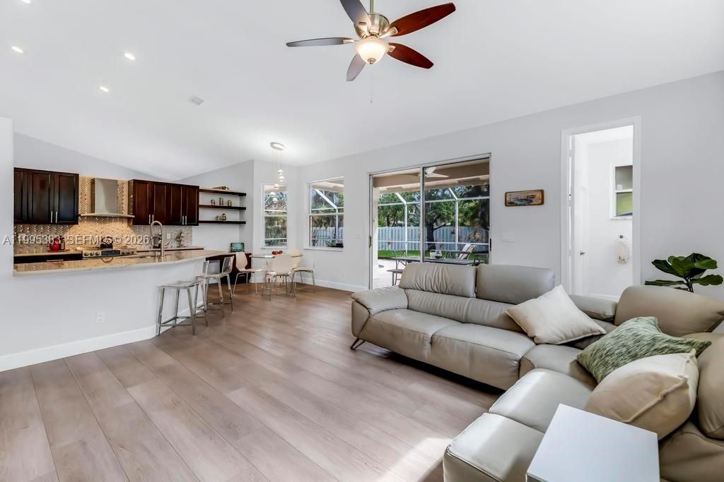 17921 NW 10th St, Pembroke Pines, FL 33029 Photo