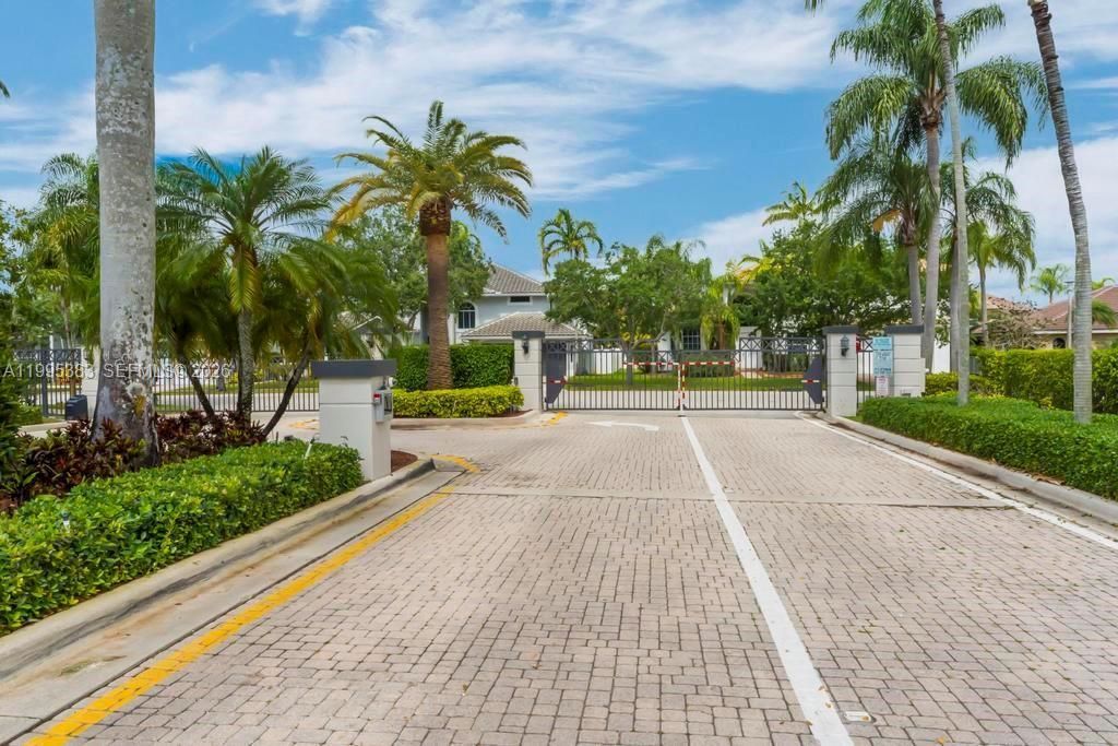 17921 NW 10th St, Pembroke Pines, FL 33029 Photo
