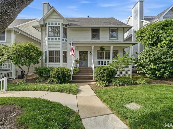 1131 Hawken Place, Webster Groves, MO 63119