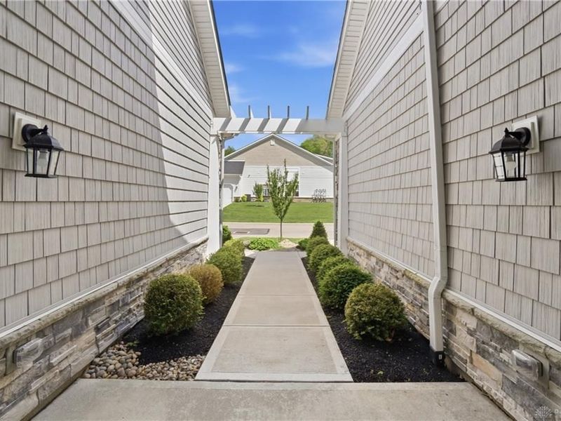 605 Cape Cod Court, Beavercreek, OH 45430 Photo 4