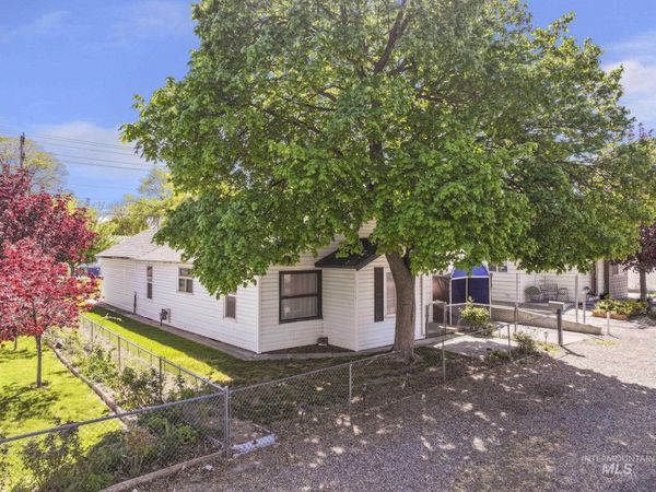322 Jackson, Twin Falls, ID 83301