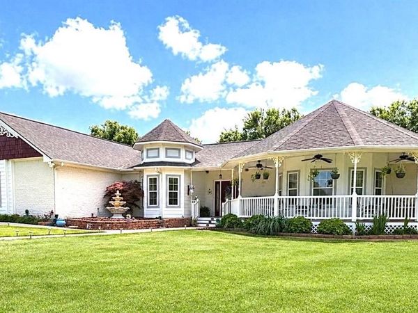 102 Palmer Dr., Comanche, TX 76442