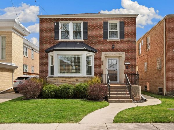 6039 N Richmond Street , Chicago, IL 60659