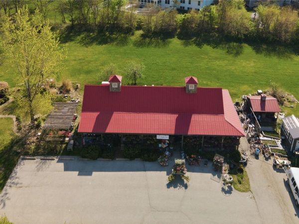 495 Miller Road, Hiawatha, IA 52233