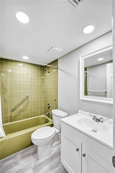 1740 Pine Valley Dr , Unit 214, Fort Myers, FL 33907 Photo