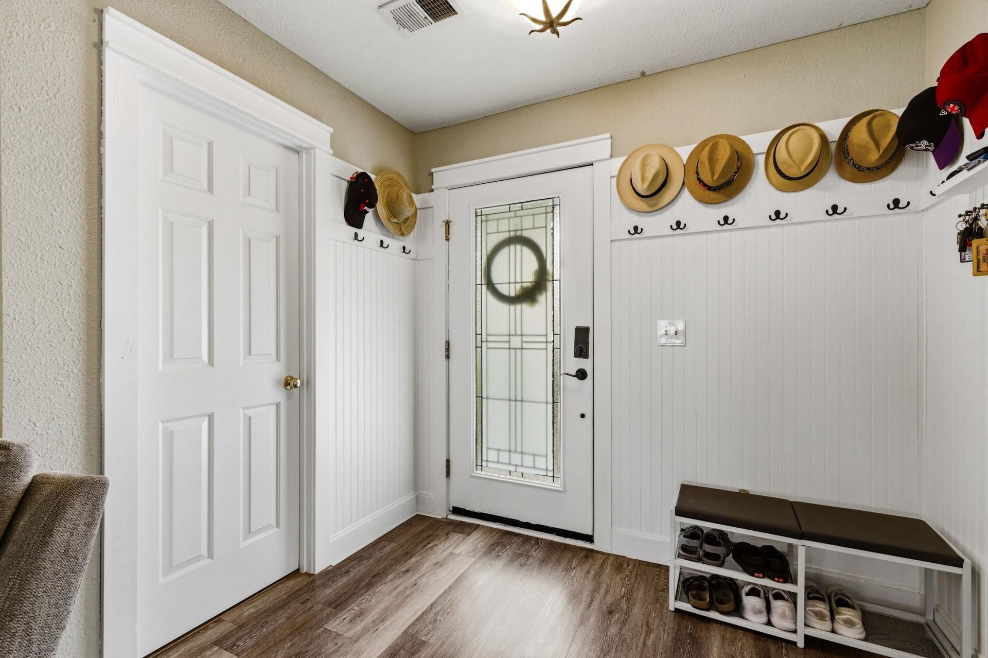 1251 Eagle Creek Dr. Photo 4