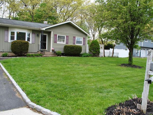 8 Shenandoah Boulevard, Port Jefferson, NY 11776