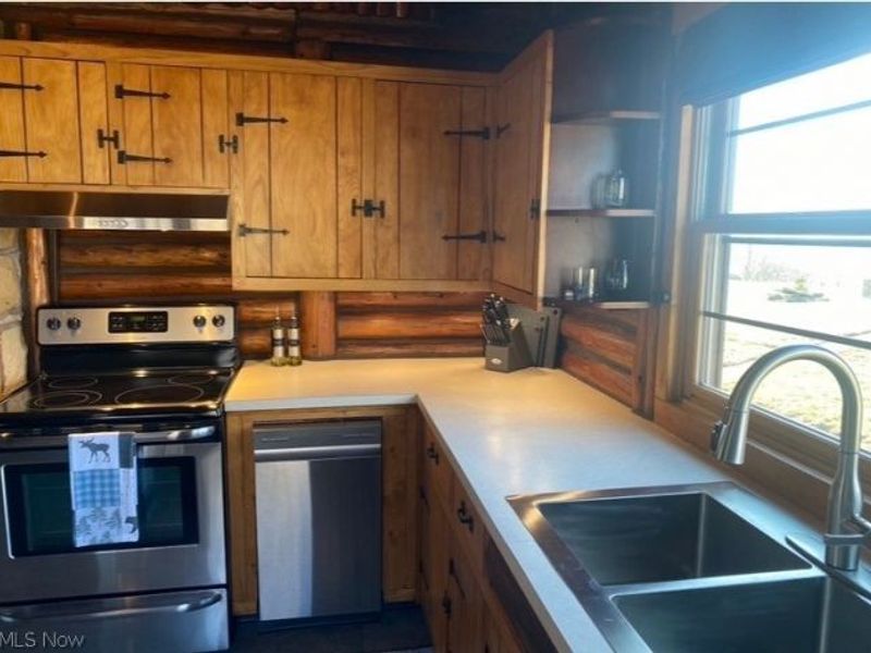 1104 Lake Road, Conneaut, OH 44030 Photo 4