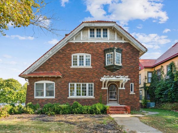 419 2nd St SW , Mt Vernon, IA 52314