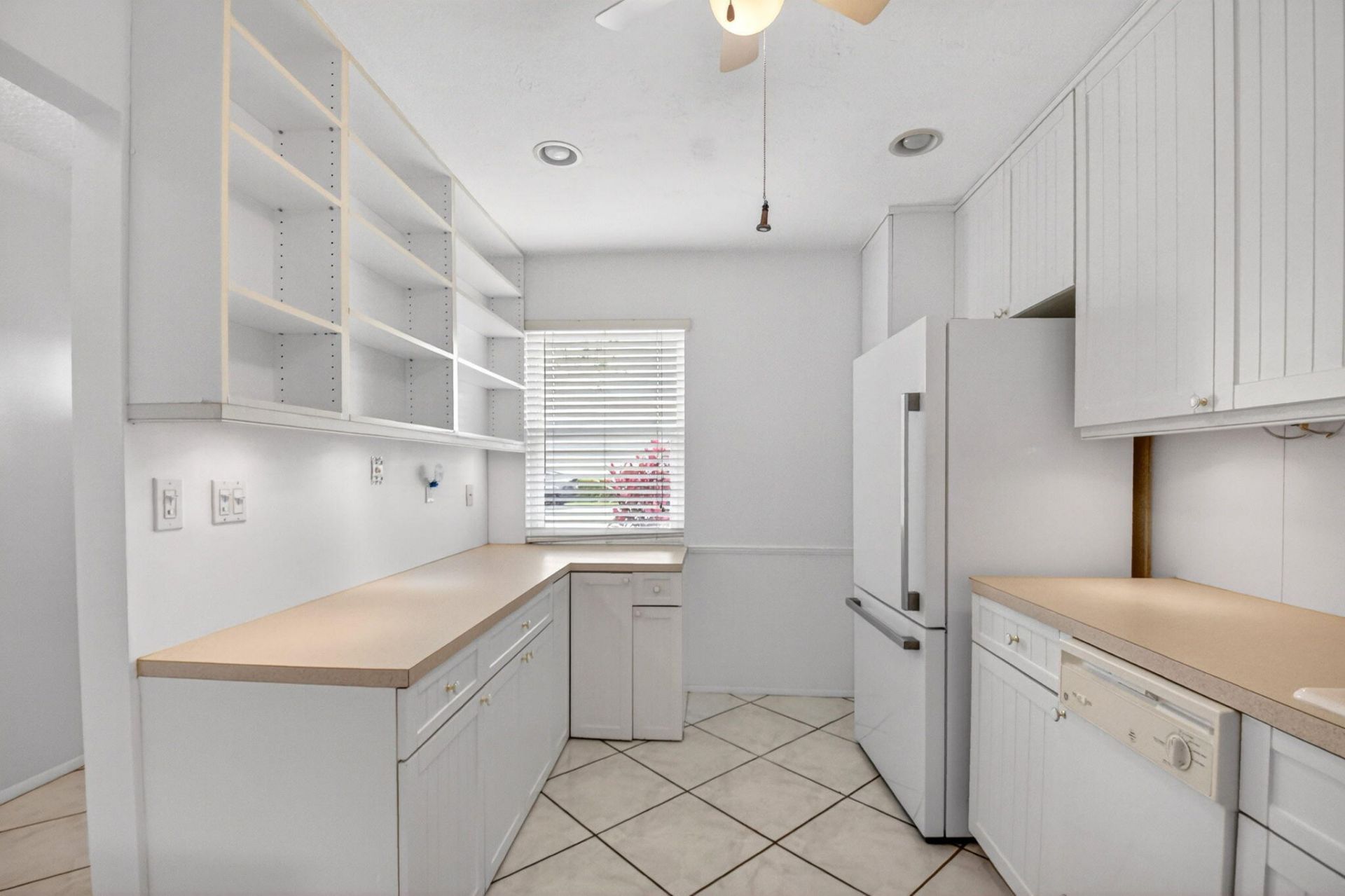 2886 E Fernley Dr Drive E, Unit 9, West Palm Beach, FL 33415 Photo