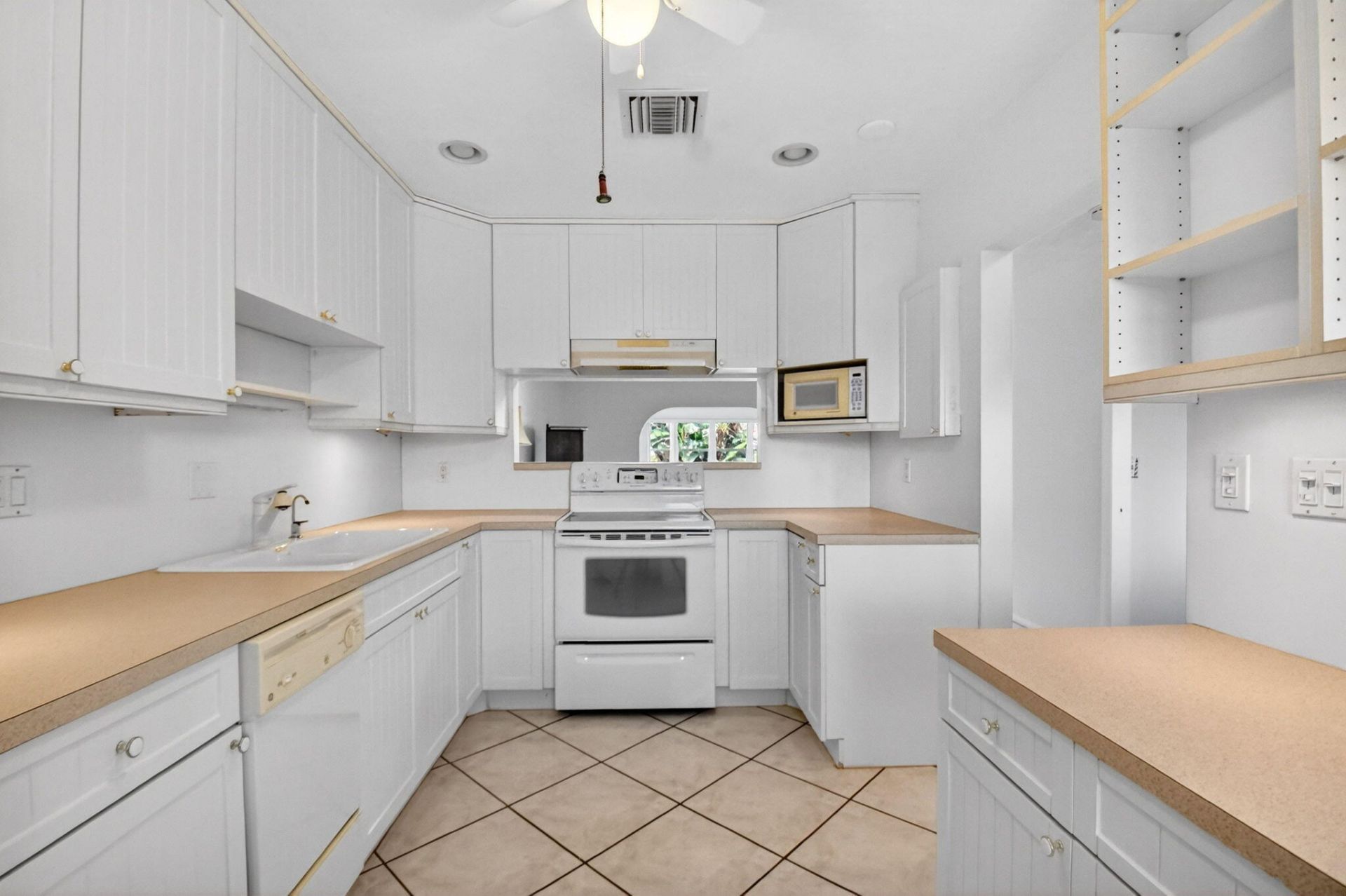 2886 E Fernley Dr Drive E, Unit 9, West Palm Beach, FL 33415 Photo
