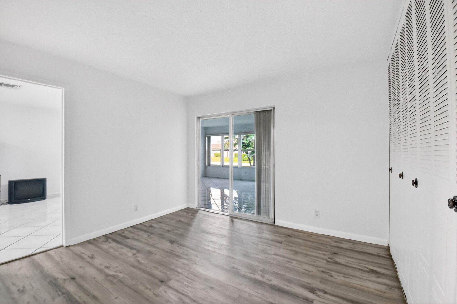2886 E Fernley Dr Drive E, Unit 9, West Palm Beach, FL 33415 Photo