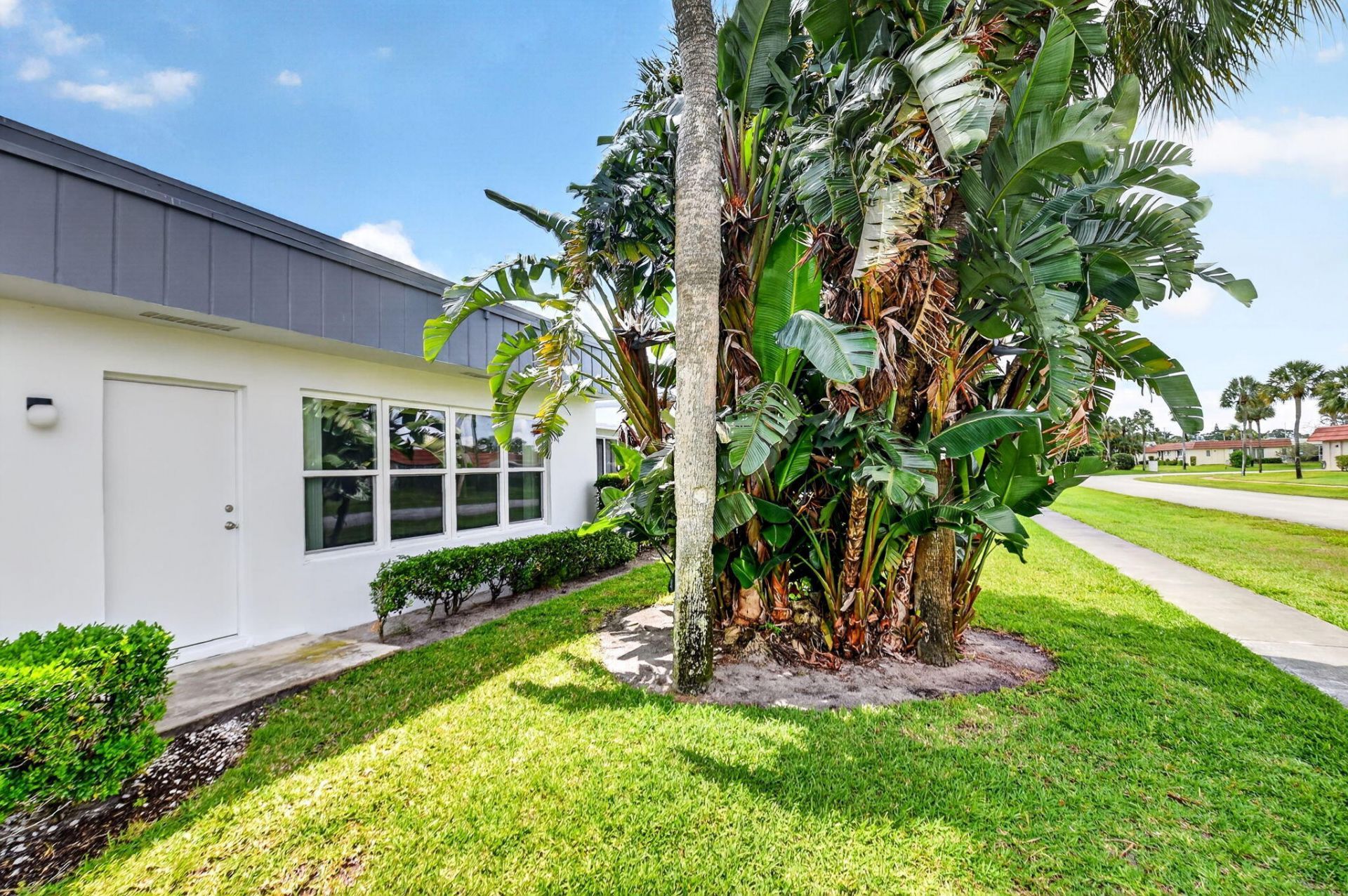 2886 E Fernley Dr Drive E, Unit 9, West Palm Beach, FL 33415 Photo