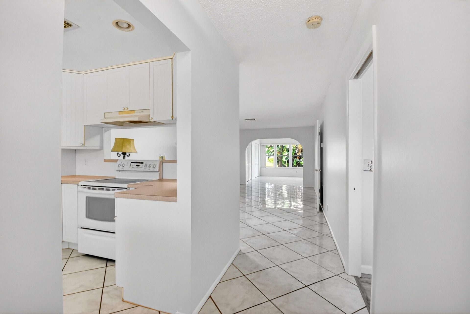2886 E Fernley Dr Drive E, Unit 9, West Palm Beach, FL 33415 Photo