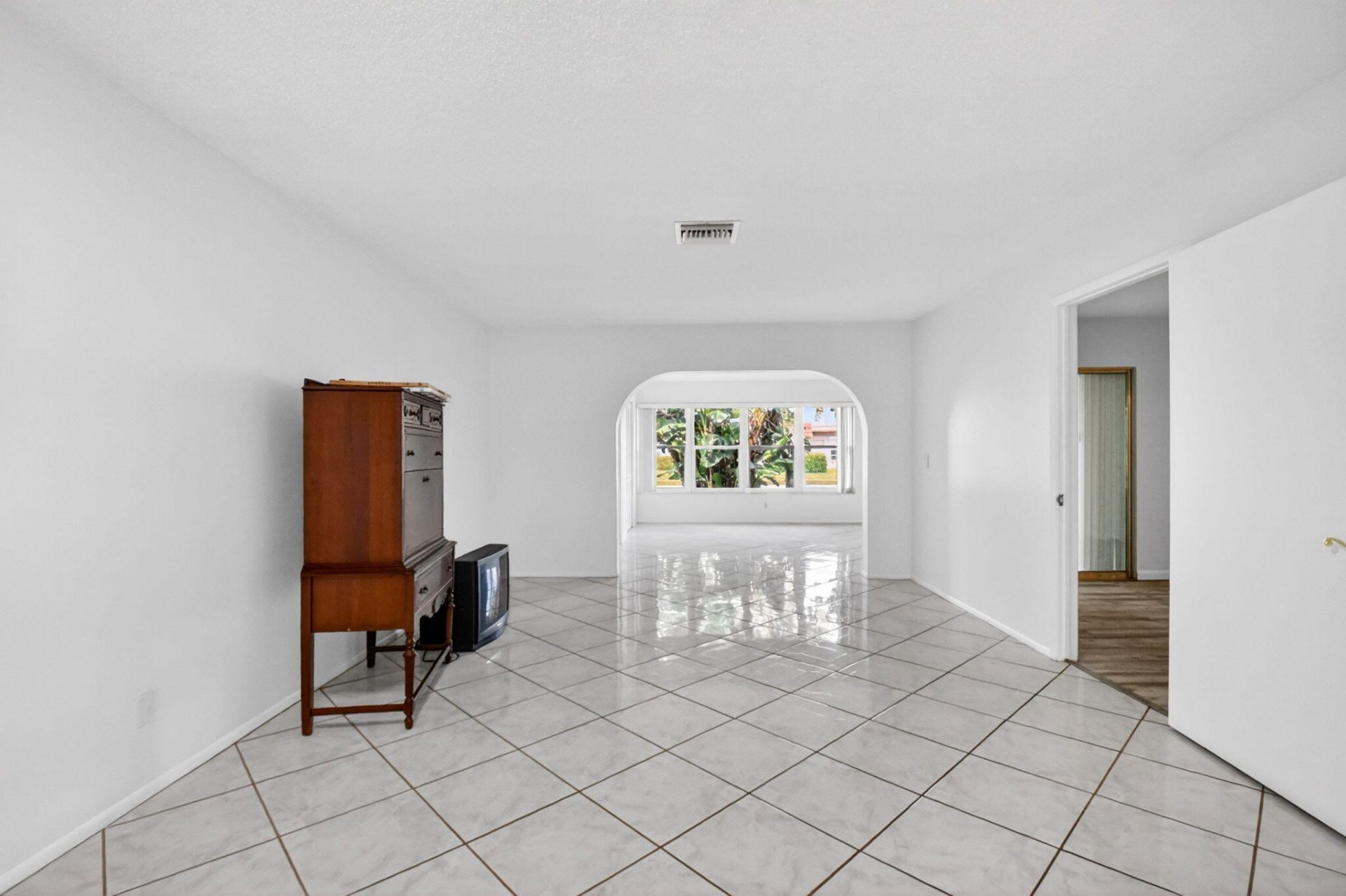 2886 E Fernley Dr Drive E, Unit 9, West Palm Beach, FL 33415 Photo