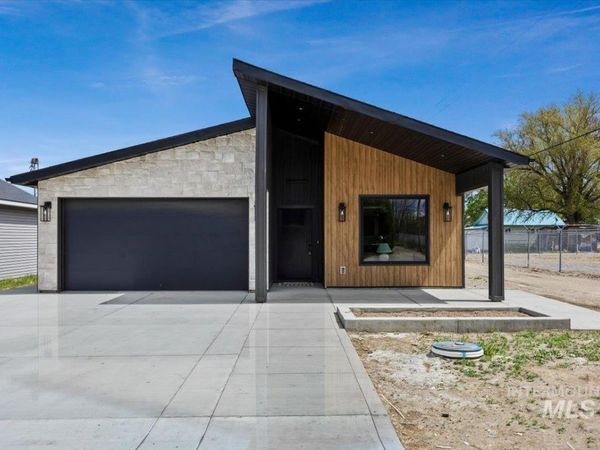 107 3rd St, Declo, ID 83323