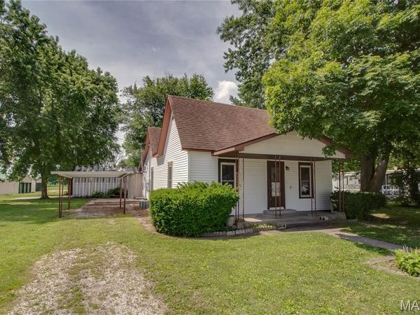 334 E Malone Street, Palmyra, IL 62674