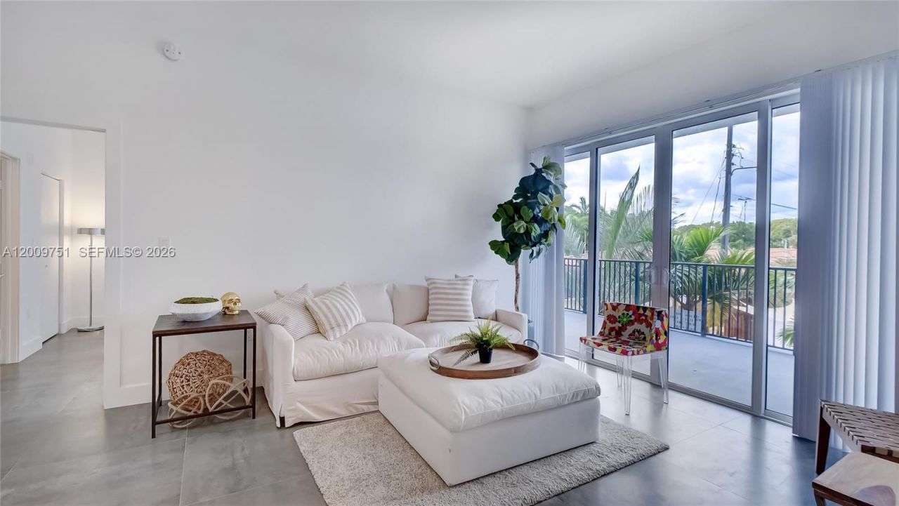 2010 SW 25th Ter, Unit 404, Miami, FL 33133 Photo