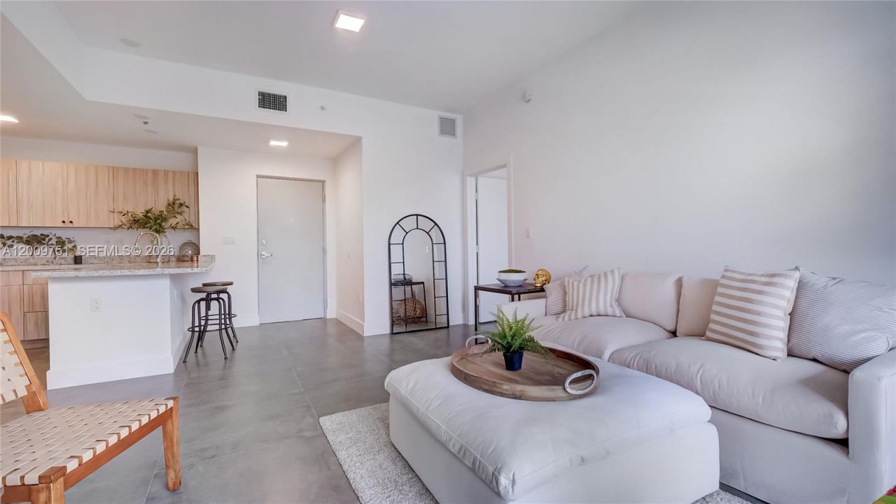 2010 SW 25th Ter, Unit 404, Miami, FL 33133 Photo