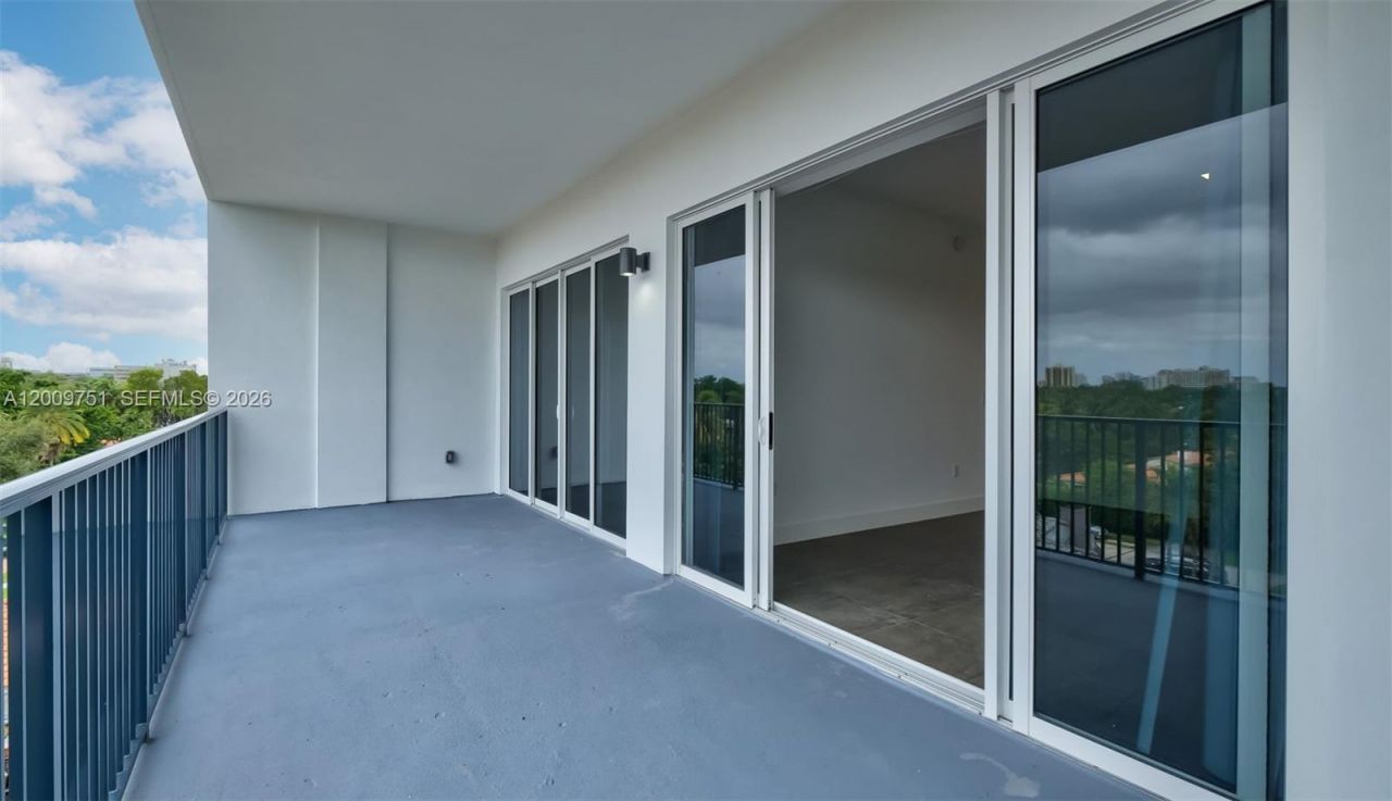 2010 SW 25th Ter, Unit 404, Miami, FL 33133 Photo