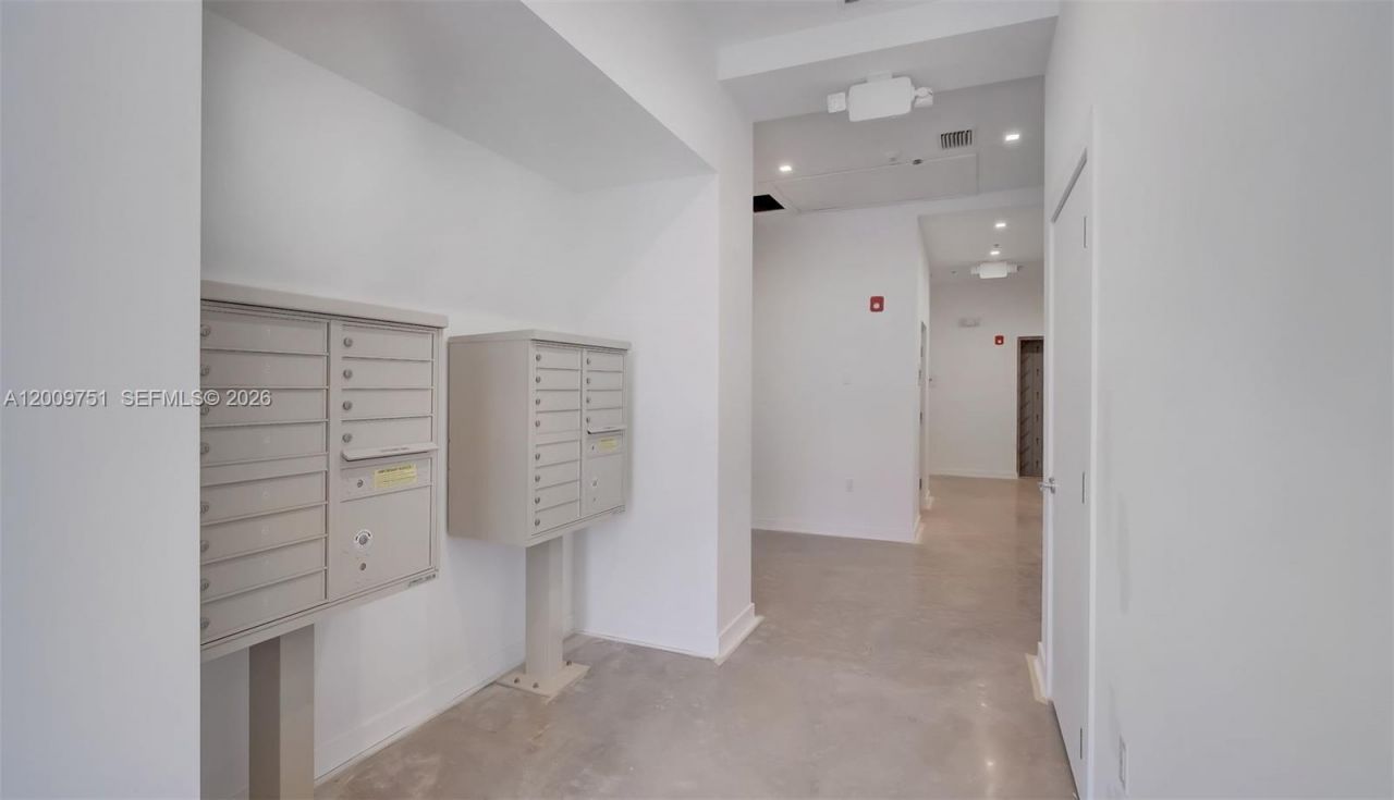 2010 SW 25th Ter, Unit 404, Miami, FL 33133 Photo