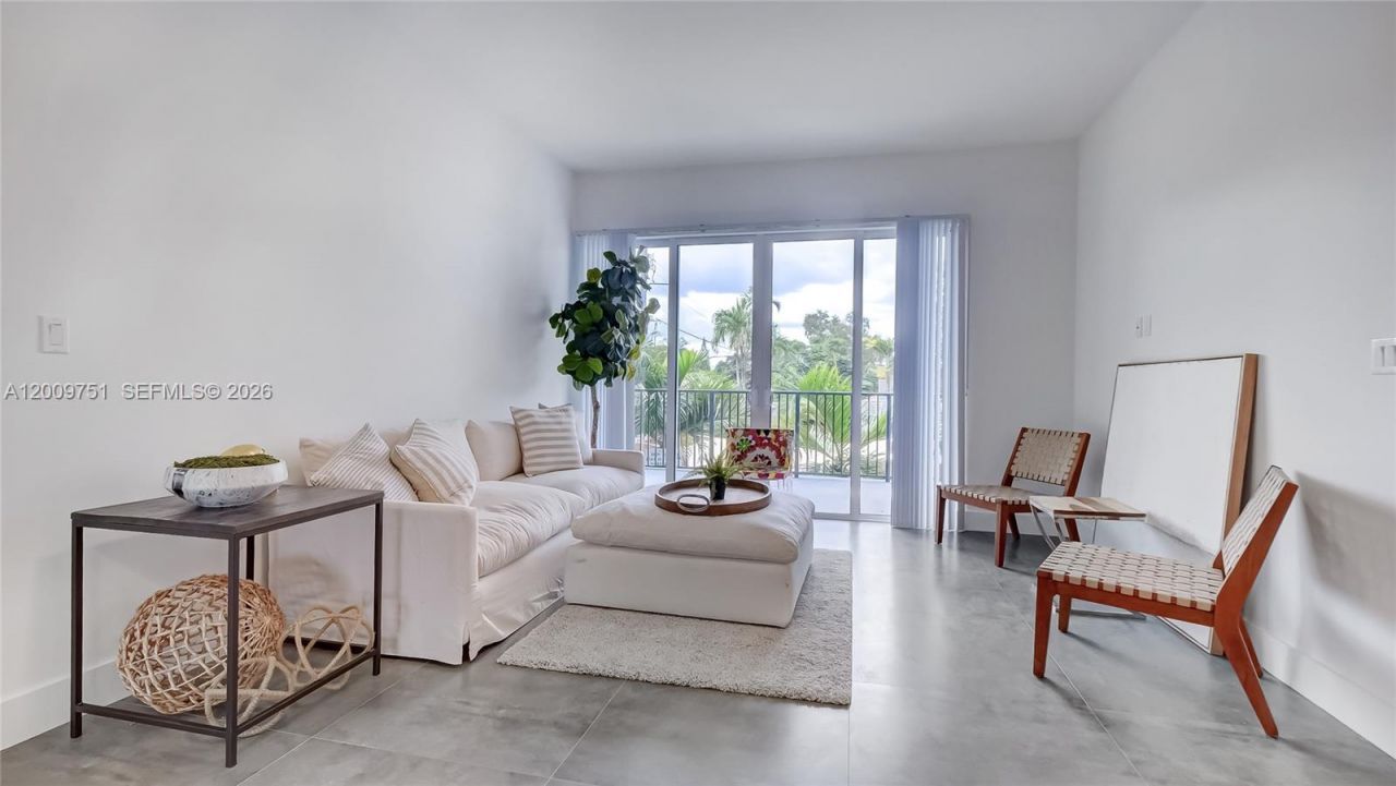 2010 SW 25th Ter, Unit 404, Miami, FL 33133 Photo