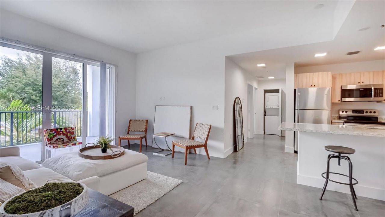 2010 SW 25th Ter, Unit 404, Miami, FL 33133 Photo