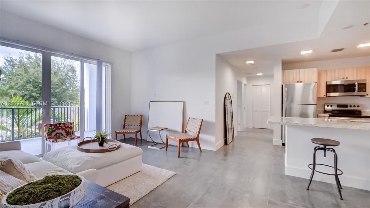 2010 SW 25th Ter, Unit 404, Miami, FL 33133 Photo