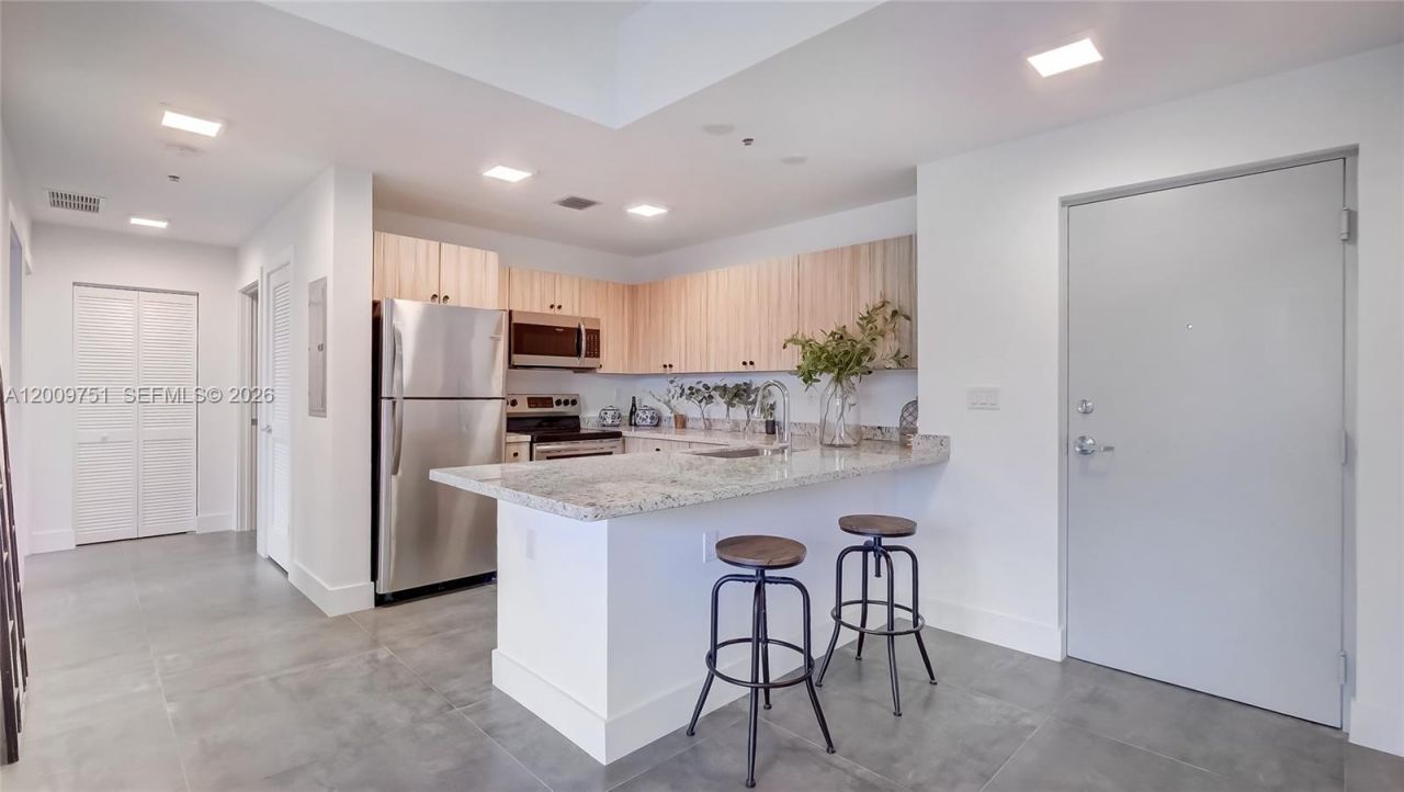 2010 SW 25th Ter, Unit 404, Miami, FL 33133 Photo