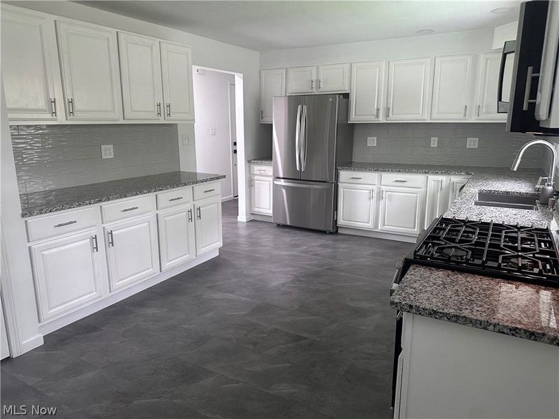 8815 King Graves Road NE, Warren, OH 44484 Photo 4