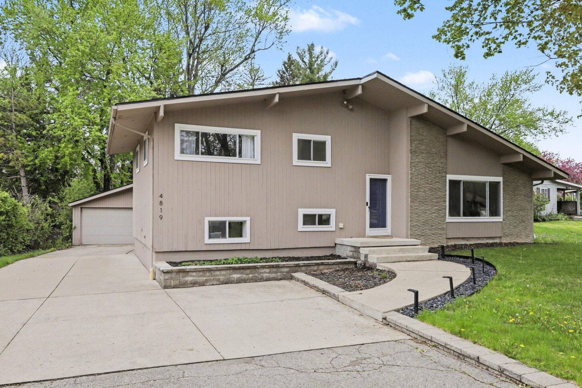 4819 Grandview Drive, Ypsilanti, MI 48197 Main Photo