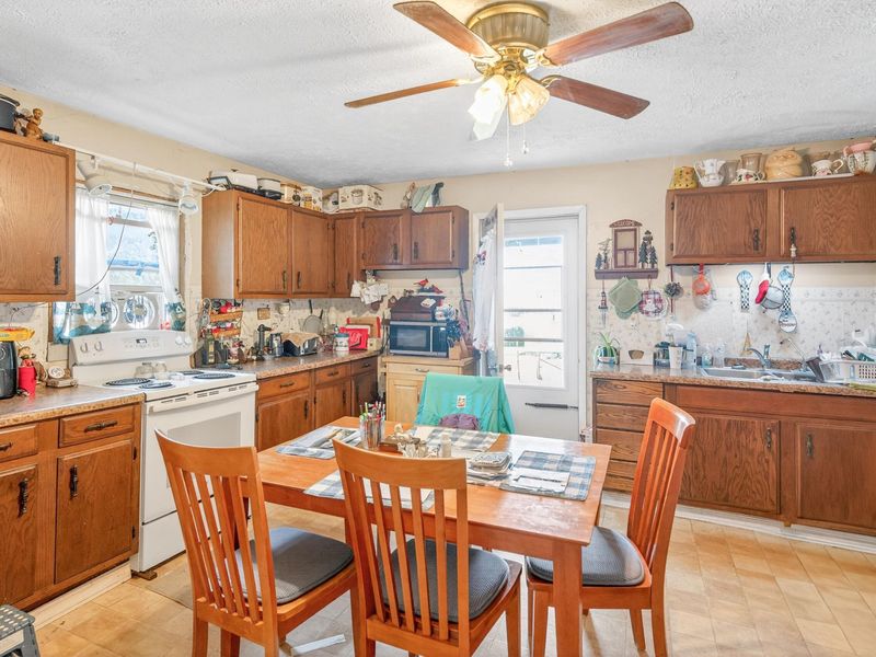 121 E Spring Avenue, Bellefontaine, OH 43311 Photo 5