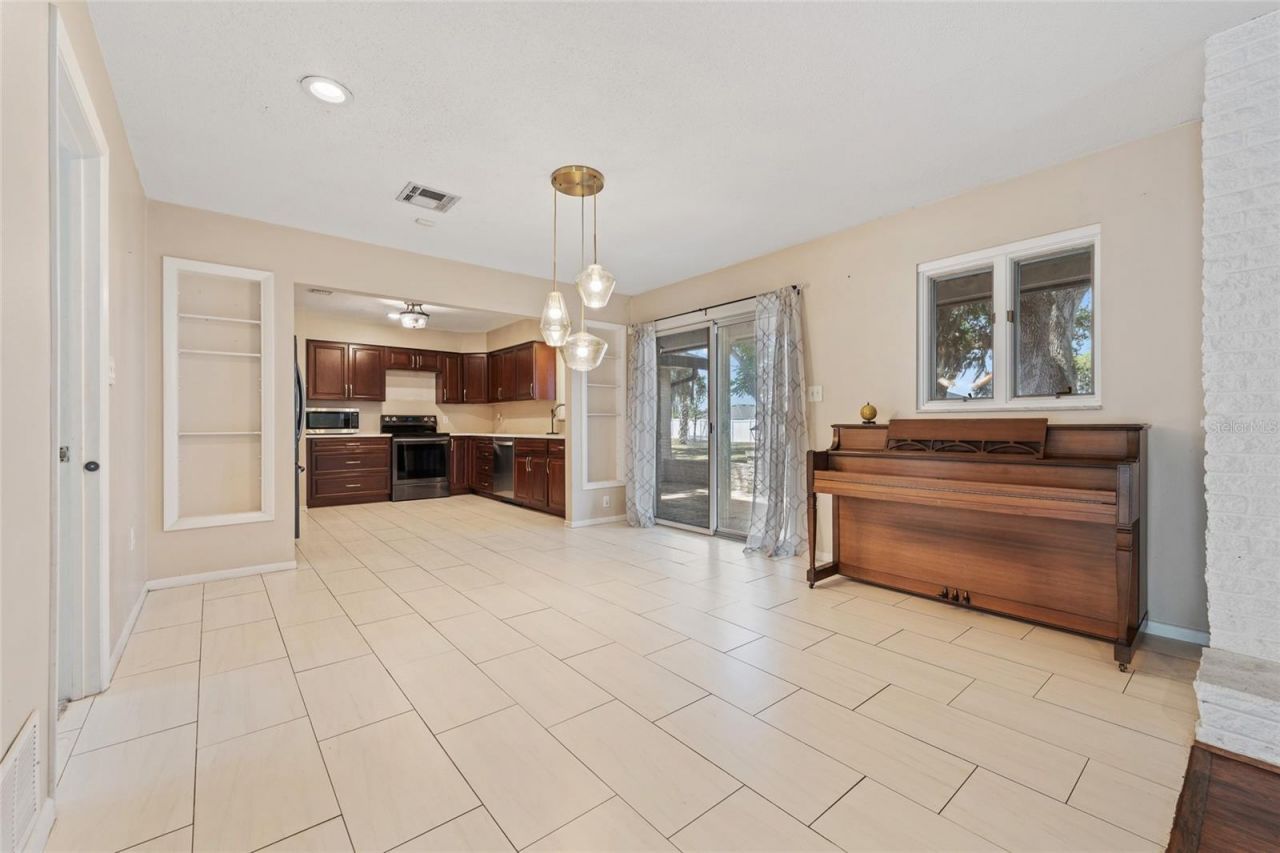 33651 Overton Drive , Leesburg, FL 34788 Photo