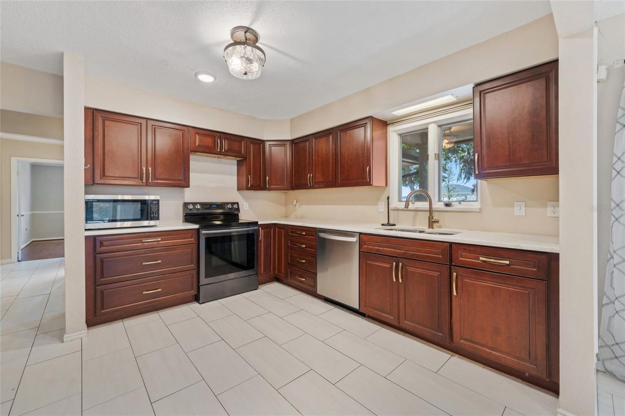 33651 Overton Drive , Leesburg, FL 34788 Photo