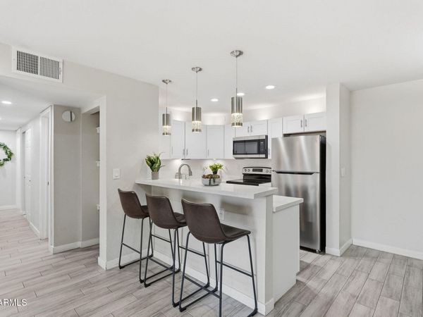 8055 E THOMAS Road, Unit H102, Scottsdale, AZ 85251